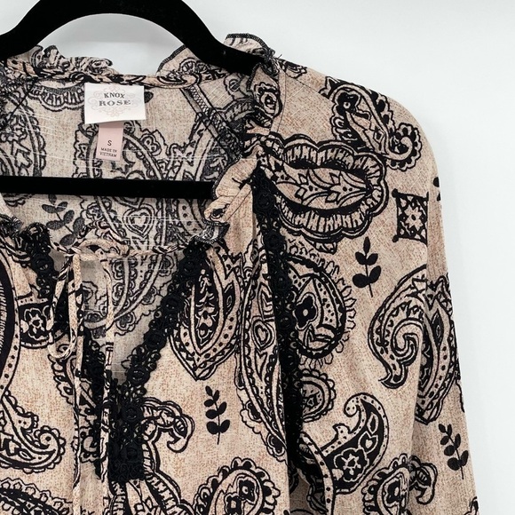 Knox Rose Beige & Black Paisley Print Boho Blouse - Picture 7 of 15